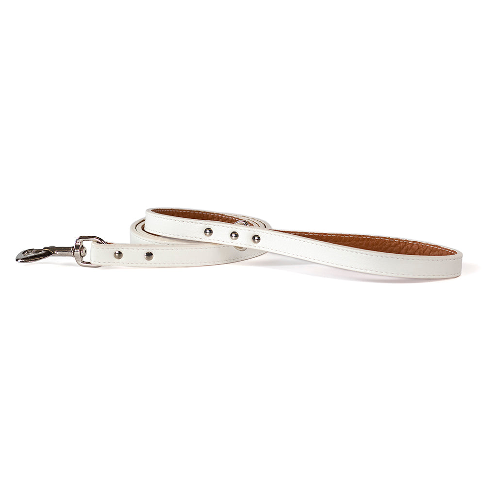 Auburn Leather Tuscan leash in white with tan interior and silver hardware