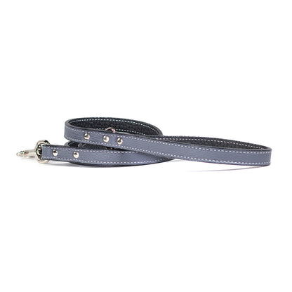 Auburn Leather Tuscan leash in grey pebbled leather with white stitching and silver hardware